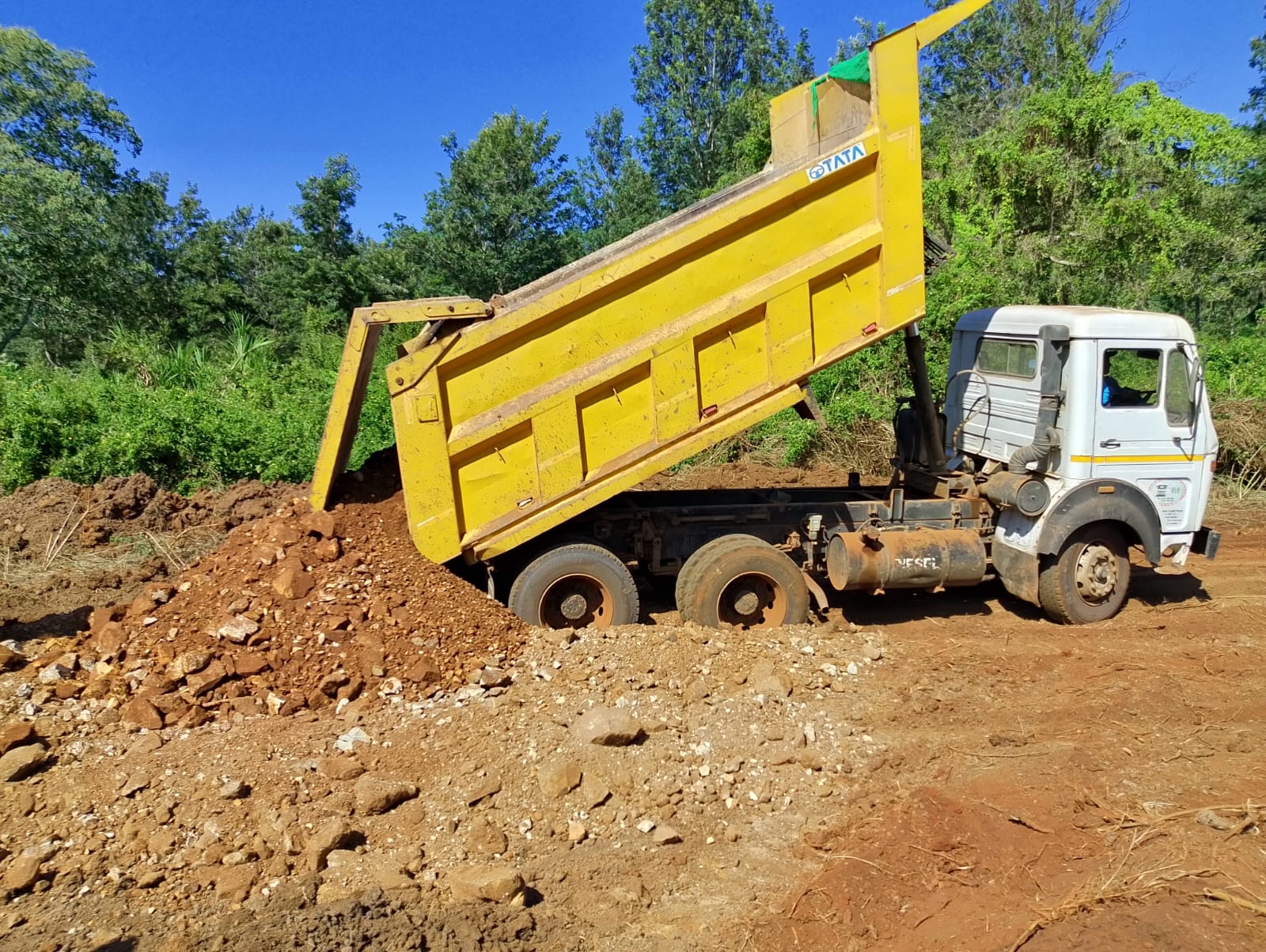 Tipper truck
